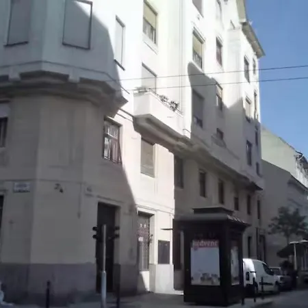 Spacious Base In The Center With Old Style Budapest