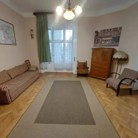 Spacious Base In The Center With Old Style